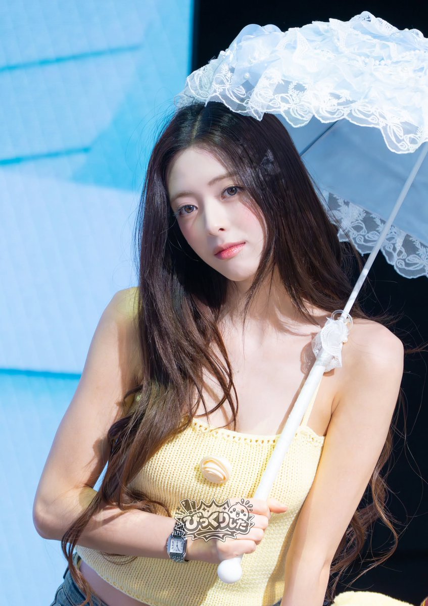wei891212's tweet photo. 260725 KM1.0 Taipei  

☂️🐰

#ITZY #있지 #YUNA #유나 https://t.co/C8KTtNNV6v