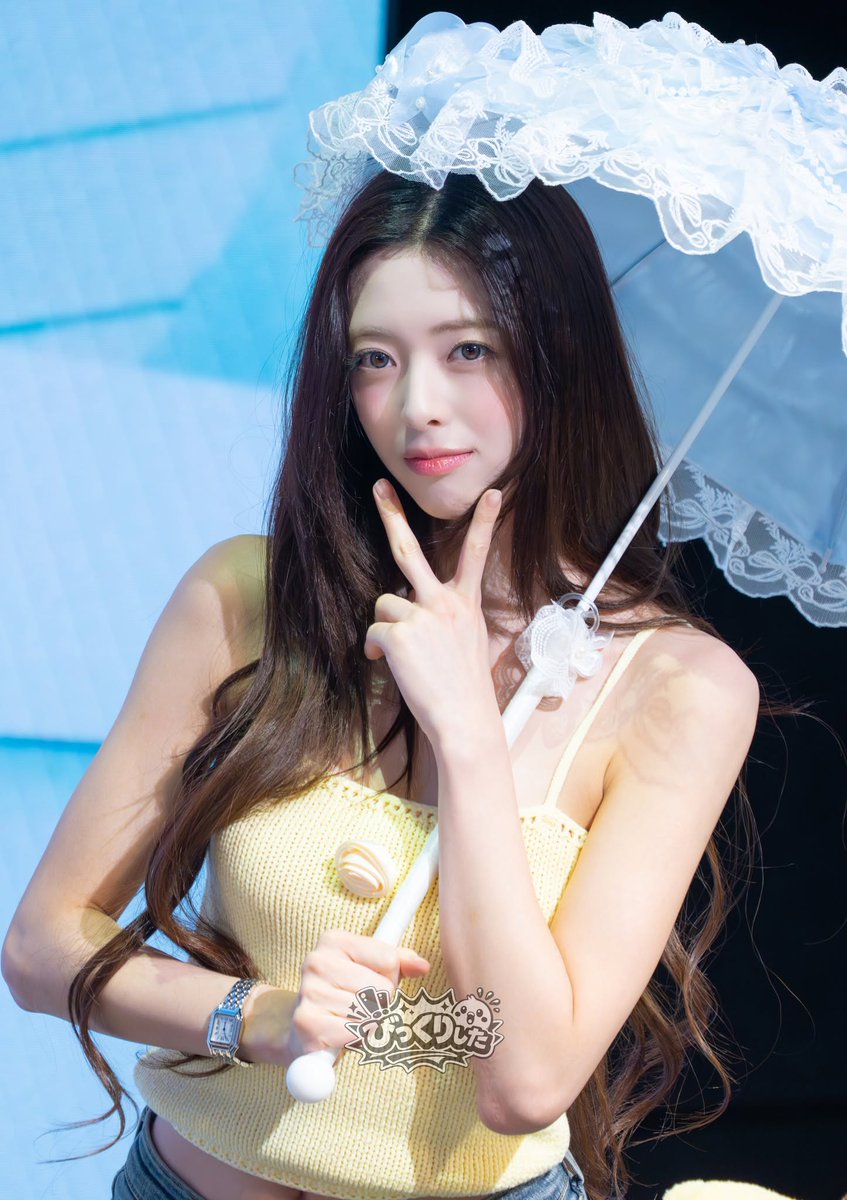 wei891212's tweet photo. 260725 KM1.0 Taipei  

☂️🐰

#ITZY #있지 #YUNA #유나 https://t.co/C8KTtNNV6v