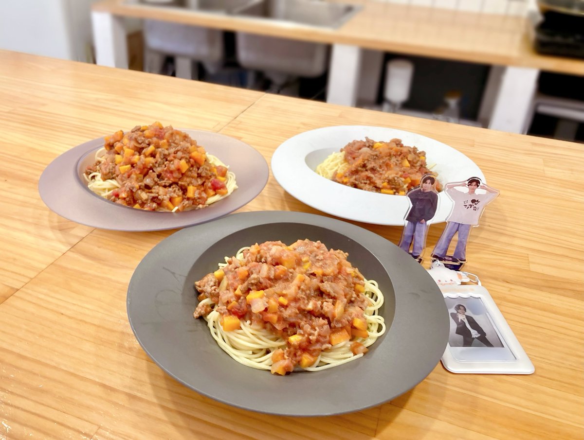 mushopri's tweet photo. 夏のワクワク調理実習🍽️
ちこちゃんのみじん切り初挑戦を見守りました。ありえない角度で包丁を突き立てていて怖かった（3枚目）
ドカ盛りミートソースパスタ、おいしかったです( ᴗ ̫ ᴗ )👍 https://t.co/qdef0if3A3