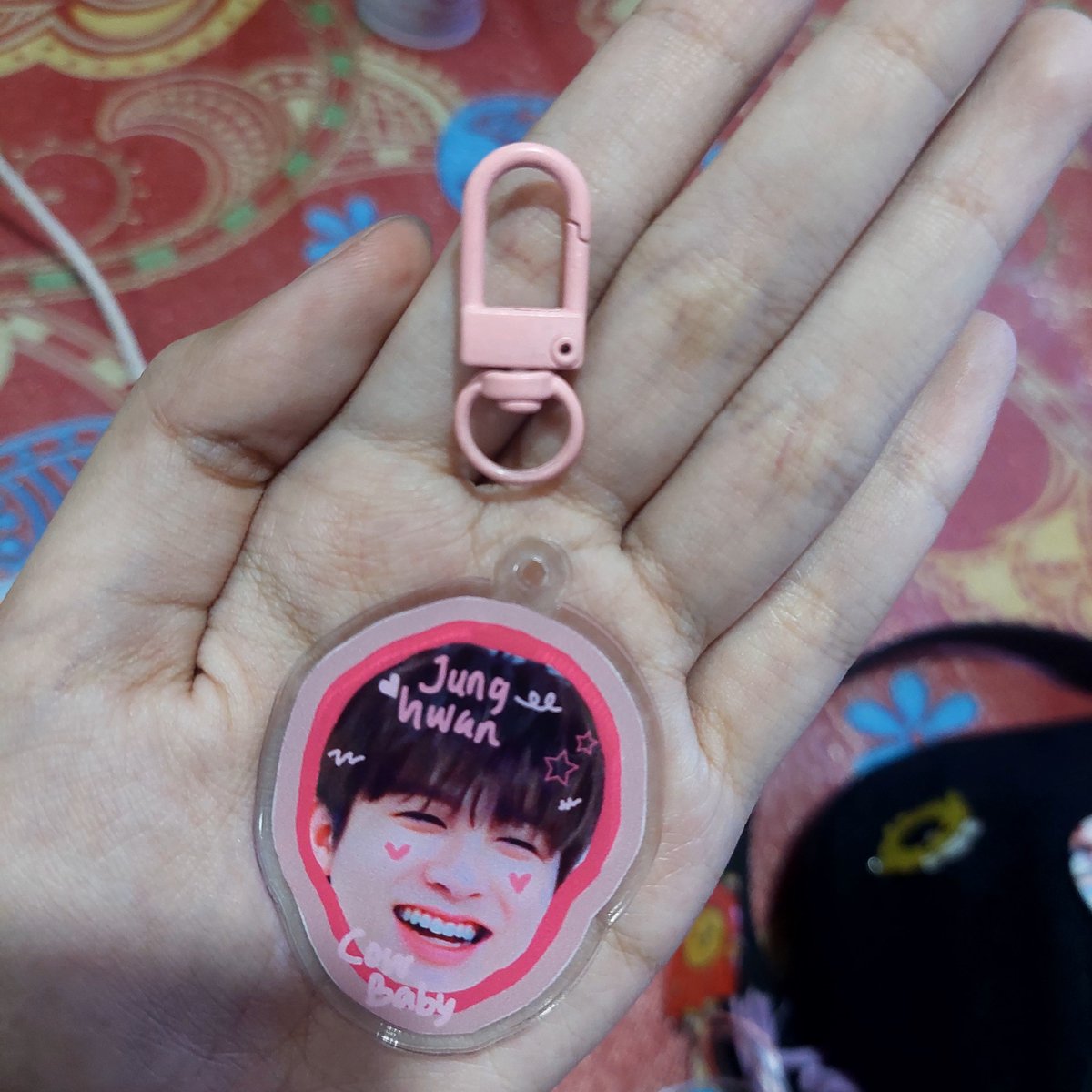 this_is_chaaa's tweet photo. Key chain ku menjadi korban dari ganasnya darari 😭 agak sad tapi gapapa soalnya ini noraebang terseru, mendadak ekstrovert kek org kesurupan 😌 https://t.co/GXX0zpZoxb
