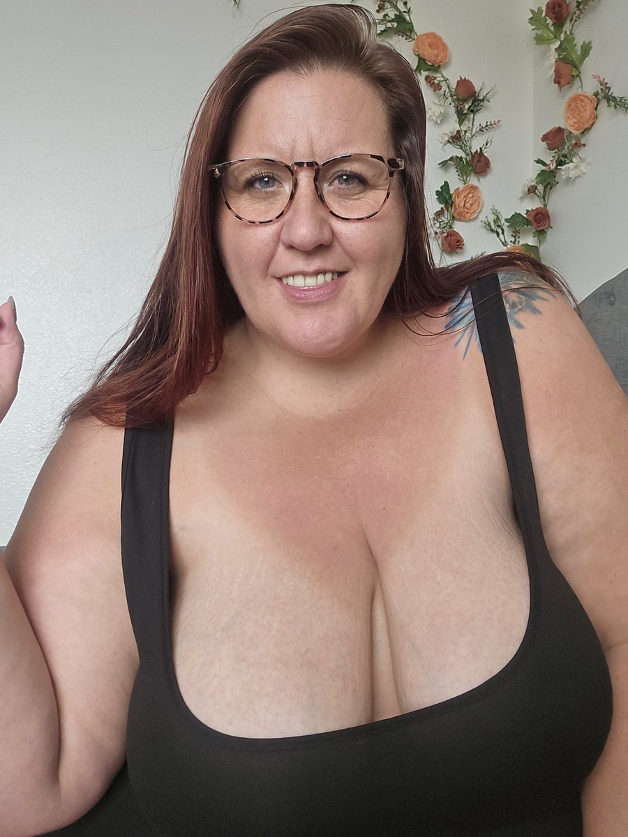 bbw_berthaxo's tweet photo. What’s the first thing you’d compliment? 😊 https://t.co/km4jhMwVwz