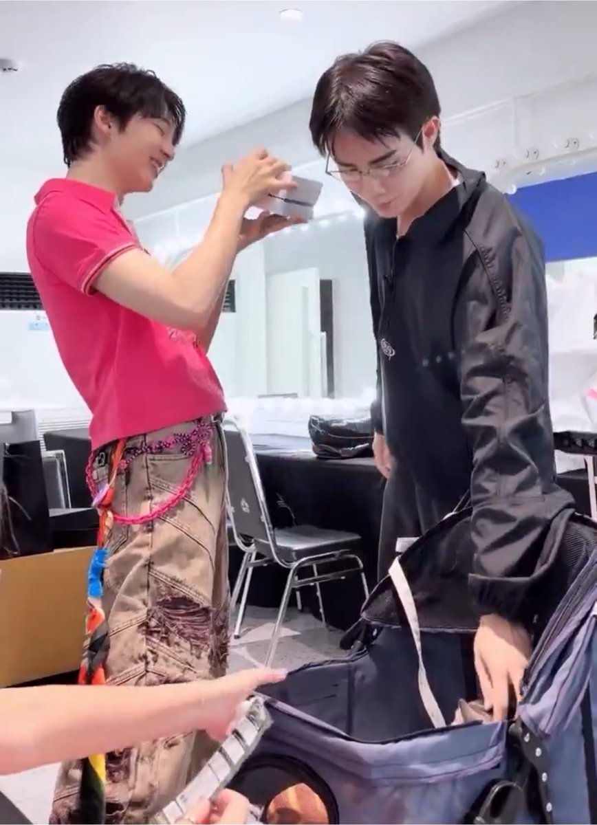 lorloryd's tweet photo. พึกลูบจูจู จูจูฟินนน 🫳🏻 >< https://t.co/7x0EwZo1Af