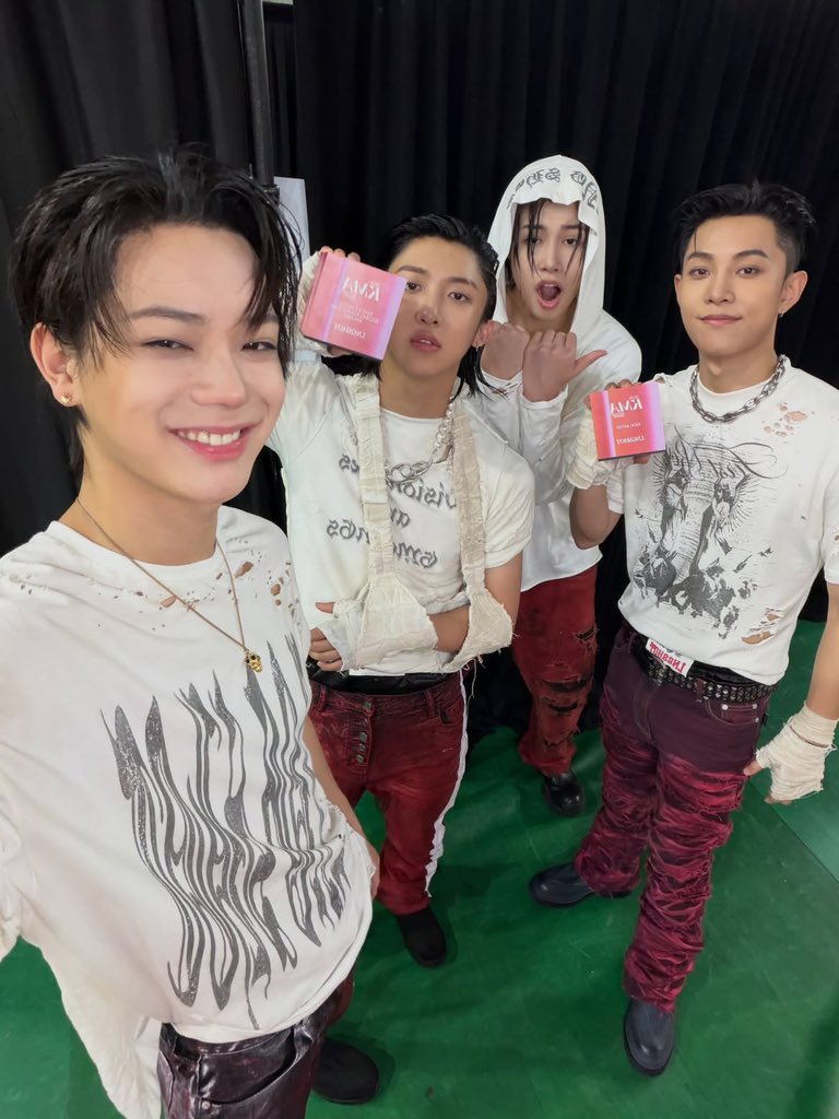 prodbyohyul's tweet photo. 260726 4shoboiz instagram post #OHYUL #오율 

hello it’s ohyul
i’d like to sincerely thank our dpn, shotties and everyone at more vision. we’ll see you again with an even better side of ourselves.

this is our first Rookie Award in korea since our debut so i’m truly happy and grateful. i want to repay our fans even more for believing in us despite our shortcomings, waiting for us, and always supporting us. it makes me even more excited for our next activities. 

and to my grandfather who’s watching over me from heaven i hope you’re smiling as much as you want today. i love you and i’ll become someone you can be even prouder of. please keep watching over me!