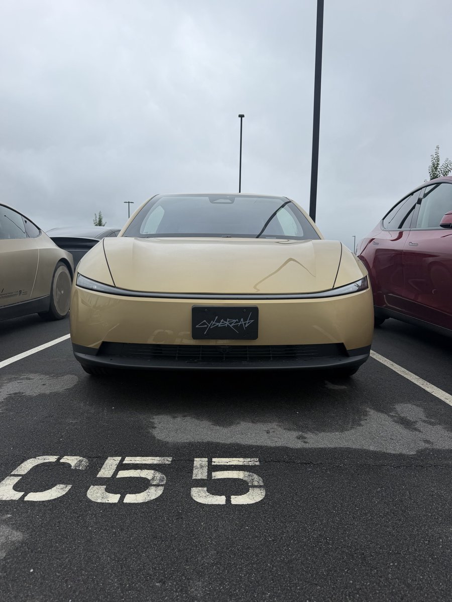 KaineMcAlister's tweet photo. CYBERCABs SPOTTED IN CHARLOTTE, NC 👀

It looks like Tesla could be laying the groundwork for another Robotaxi launch.

If that’s the case, Tesla has an opportunity to beat Waymo into an entirely new city. 🚀 https://t.co/Q46b2ZOfDX