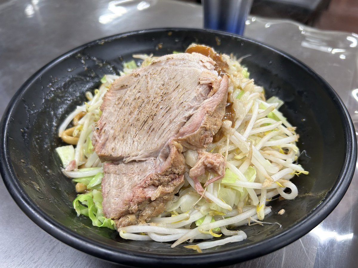 morioeveryday's tweet photo. ラーメン富次郎　笠間友部店
汁なし味噌
漢気唐揚げライスセット
富次郎さんの汁なしはいつ食べても間違いないです👍
そしてこちらも大好きカリッと揚がったジューシーな漢気唐揚げ🍗
美味しく完食ご馳走様でした🙏 https://t.co/6zFKFQrBUM