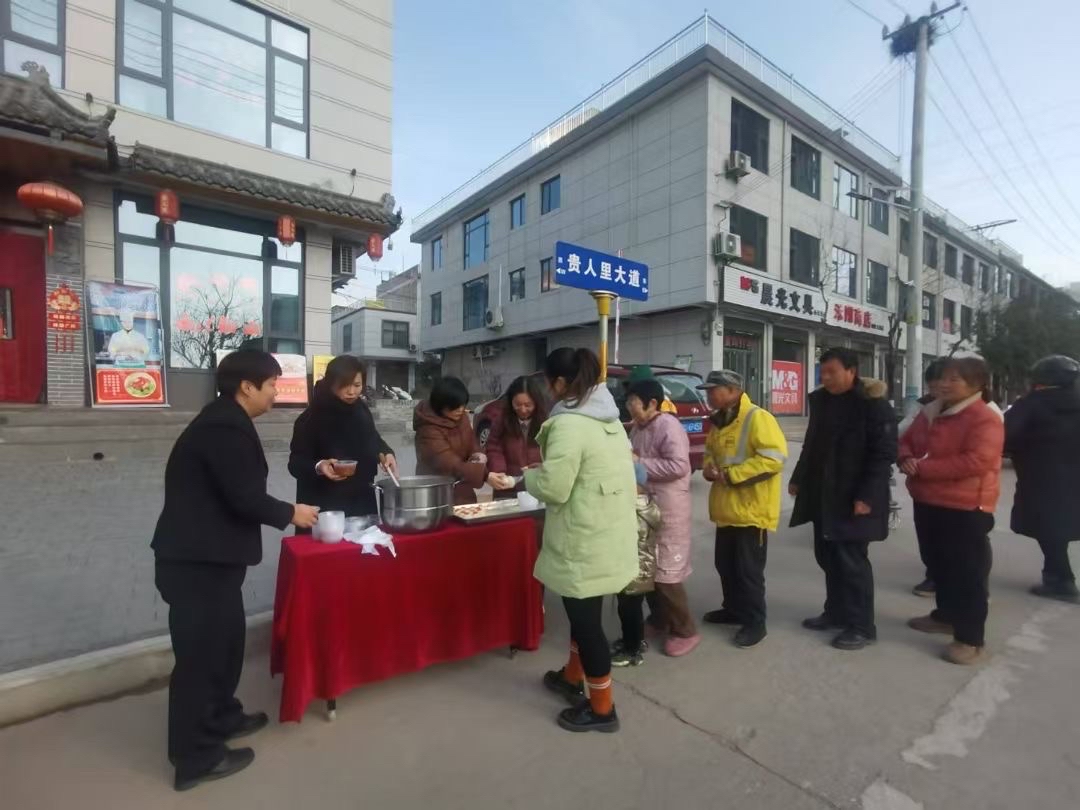 kathaney_'s tweet photo. Spent the morning distributing warm meals to unhoused neighbors downtown  Small acts of kindness = big warmth today. Grateful for every helping hand! https://t.co/B2w2HfFBpU