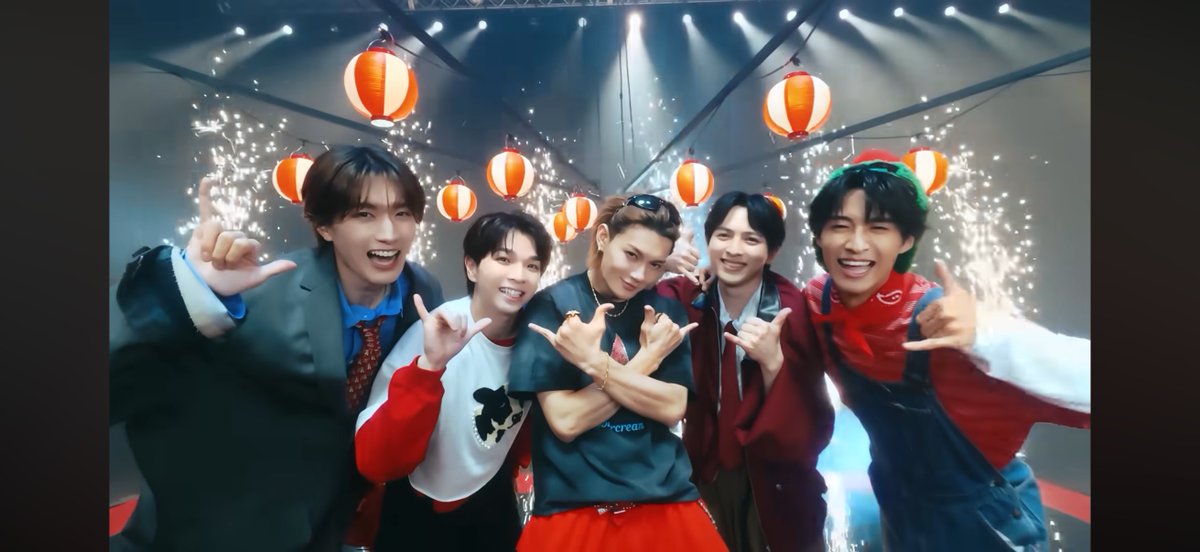 sho_oo1646's tweet photo. https://t.co/Kab3REDDTA

①家族写真みたいなラストシーン
②全力が故の構図(大好きです)
③さすが柔ちゃん👏🏻(ギャグ線が遥か斜め上で好き)

スクショ止まらないくらい見所だらけ🤙🏻毎日いっぱい見て聴いて元気もらってます.•♬
#YouJoyParade https://t.co/BSJdkZzh0D