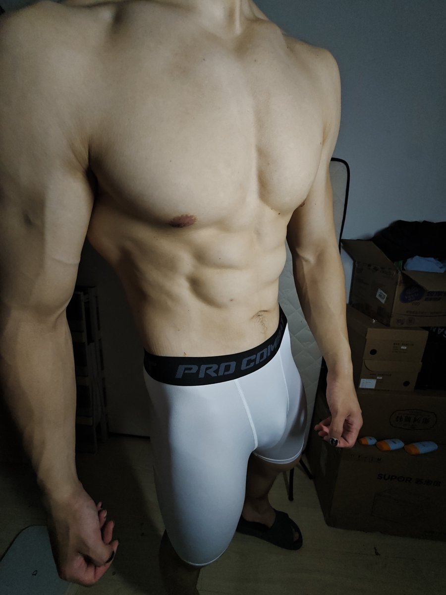 qiuyao7917's tweet photo. 听粉丝说，有喜欢高弹的？#男菩萨，#腹肌，#肌肉。 https://t.co/z8OTymJjtB