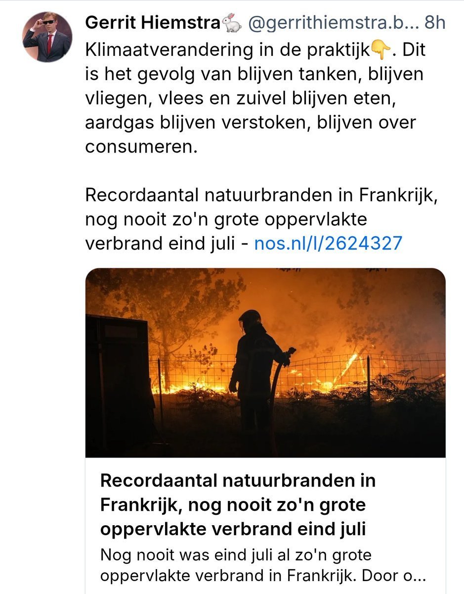 SanderSassen's tweet photo. Inmiddels zijn in Spanje, Frankrijk en Italië bijna 150 mensen opgepakt voor brandstichting, maar #GerritHiemstra gooit het op klimaatverandering. Hebben dit soort mensen zelf niet door dat ze hun geloofwaardigheid te grabbel gooien? Wat een idioterie. https://t.co/v5q2hgTZd7