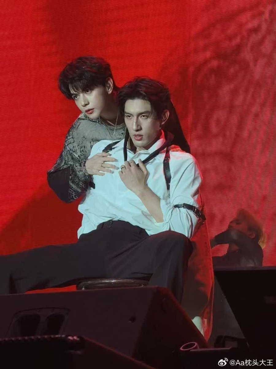 Pookiegansta's tweet photo. IS ANYONE ALIVE 😭😭😭

#IntertwinedByFateToAyLio
#AylioxIntertwinedbyfate https://t.co/MN5KizjuqO
