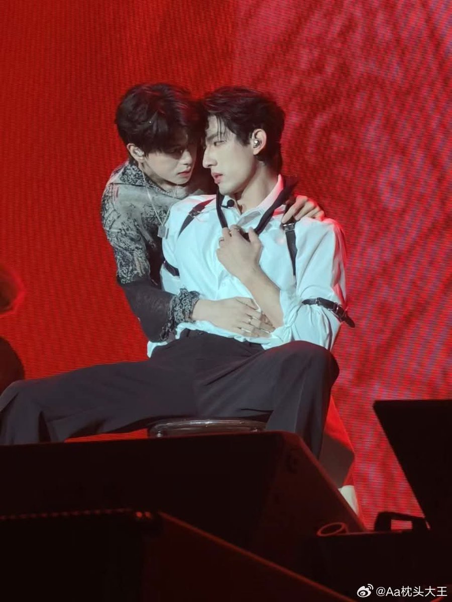 Pookiegansta's tweet photo. IS ANYONE ALIVE 😭😭😭

#IntertwinedByFateToAyLio
#AylioxIntertwinedbyfate https://t.co/MN5KizjuqO