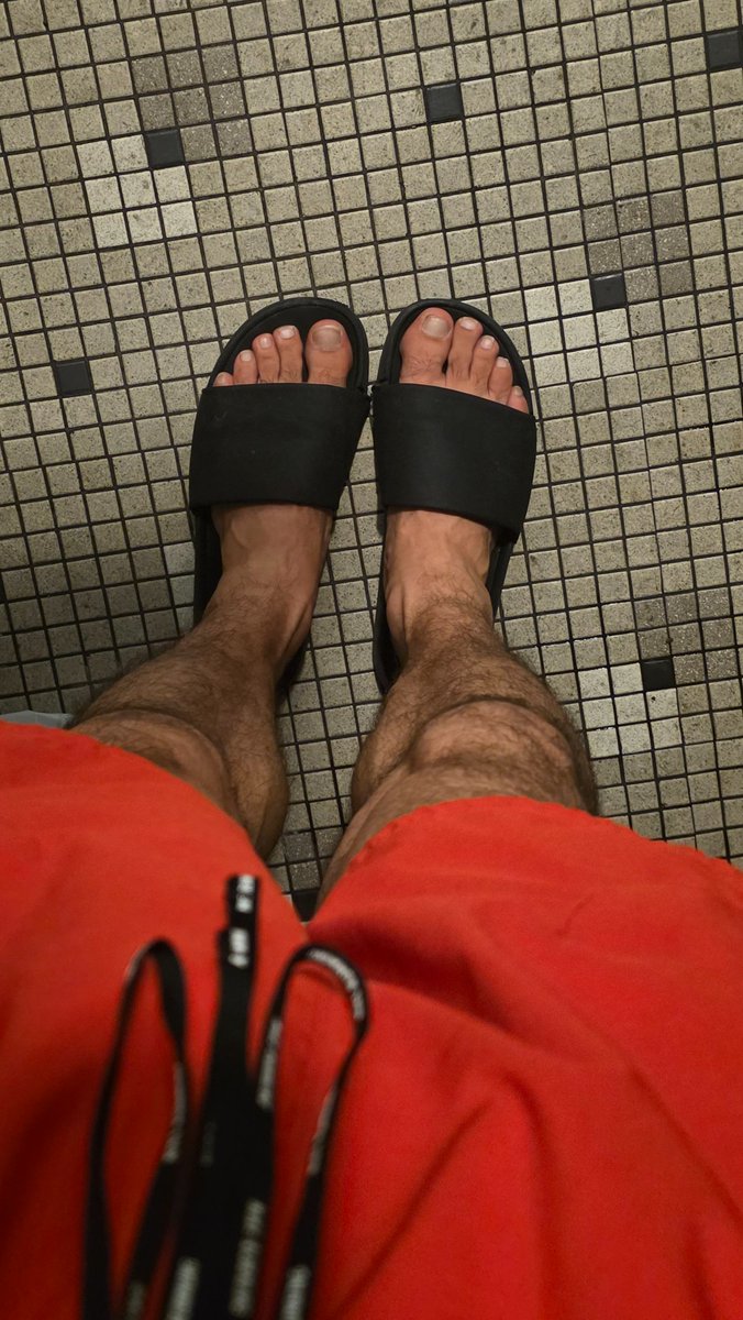 Litjay69's tweet photo. Its getting hot in my local gyms sauna.  #feet #malefeet #gymfeet #footdom #footfetish #toes #toesexposed https://t.co/A9pfFMDfau