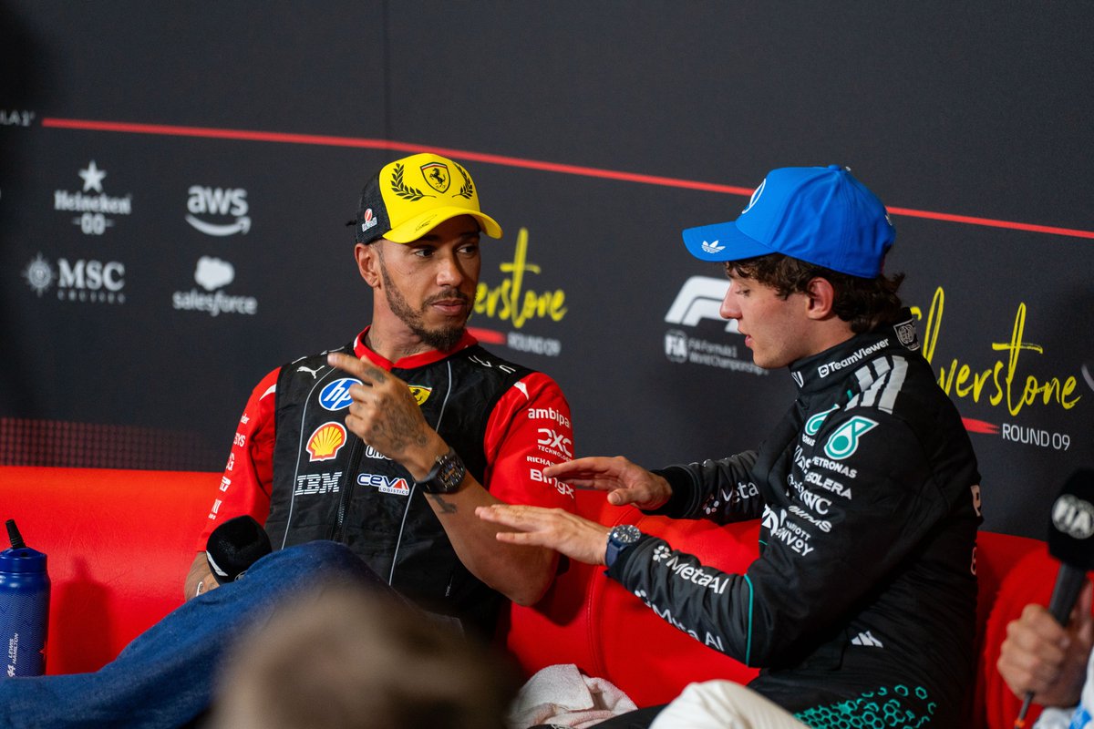 TearOffFR's tweet photo. ⚠️ Lewis Hamilton et Kimi Antonelli sont sous enquête après la séance de qualifications ! 

- Lewis Hamilton pour avoir gêné Oscar Piastri au virage 1.

- Kimi Antonelli pour avoir amélioré son chrono sous drapeau jaune lors du tête-à-queue de Max Verstappen.

À suivre... 👀

#F1 #HungarianGP