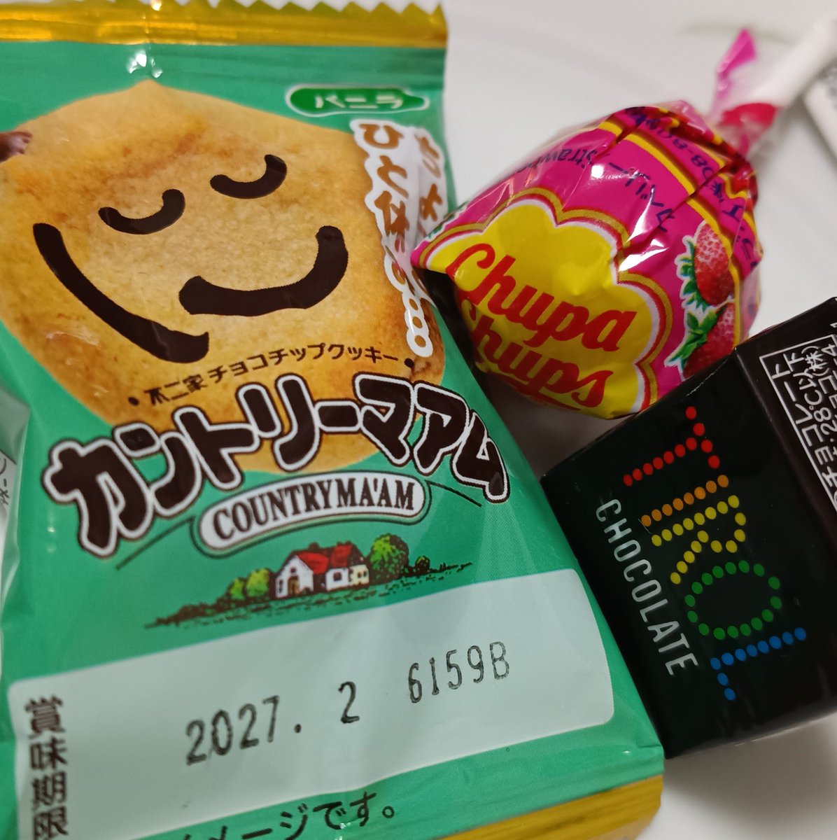 lemonlime_jpn's tweet photo. 🏪無料のお菓子が集まりました😉。毎回、タイミングが合わないと買えないけど、今回はザックリ食感ベイクドリングチーズケーキが買えました😅。 https://t.co/TSF6pYEvx8