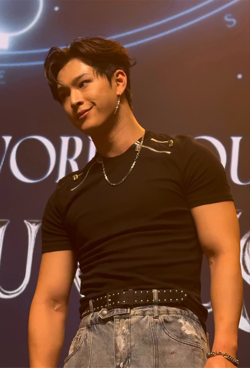 sivluvsleedo's tweet photo. Happy birthday to this precious boy who’s literally the definition of perfection.

#다정한_건학이의_찬란한_여름
#LoveLEEDO_Day https://t.co/TTErdGtVtA