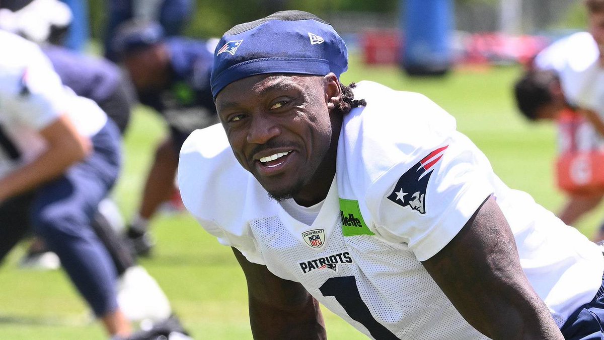PatsReports's tweet photo. If you told me 5 years ago the #Patriots would have Stefon Diggs, AJ Brown, and DeAndre Hopkins in the span of a year I wouldn’t believe you. https://t.co/ToBaeyMZDB