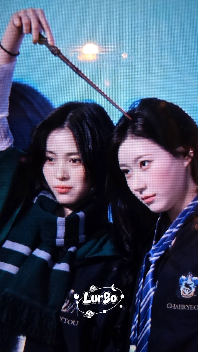 LurBo1's tweet photo. 260725 KM

🦊🐱
Ravenclaw&amp;Slytherin

#있지 #채령 #류진
#ITZY #CHAERYEONG  #RYUJIN https://t.co/EdspbvOxhK