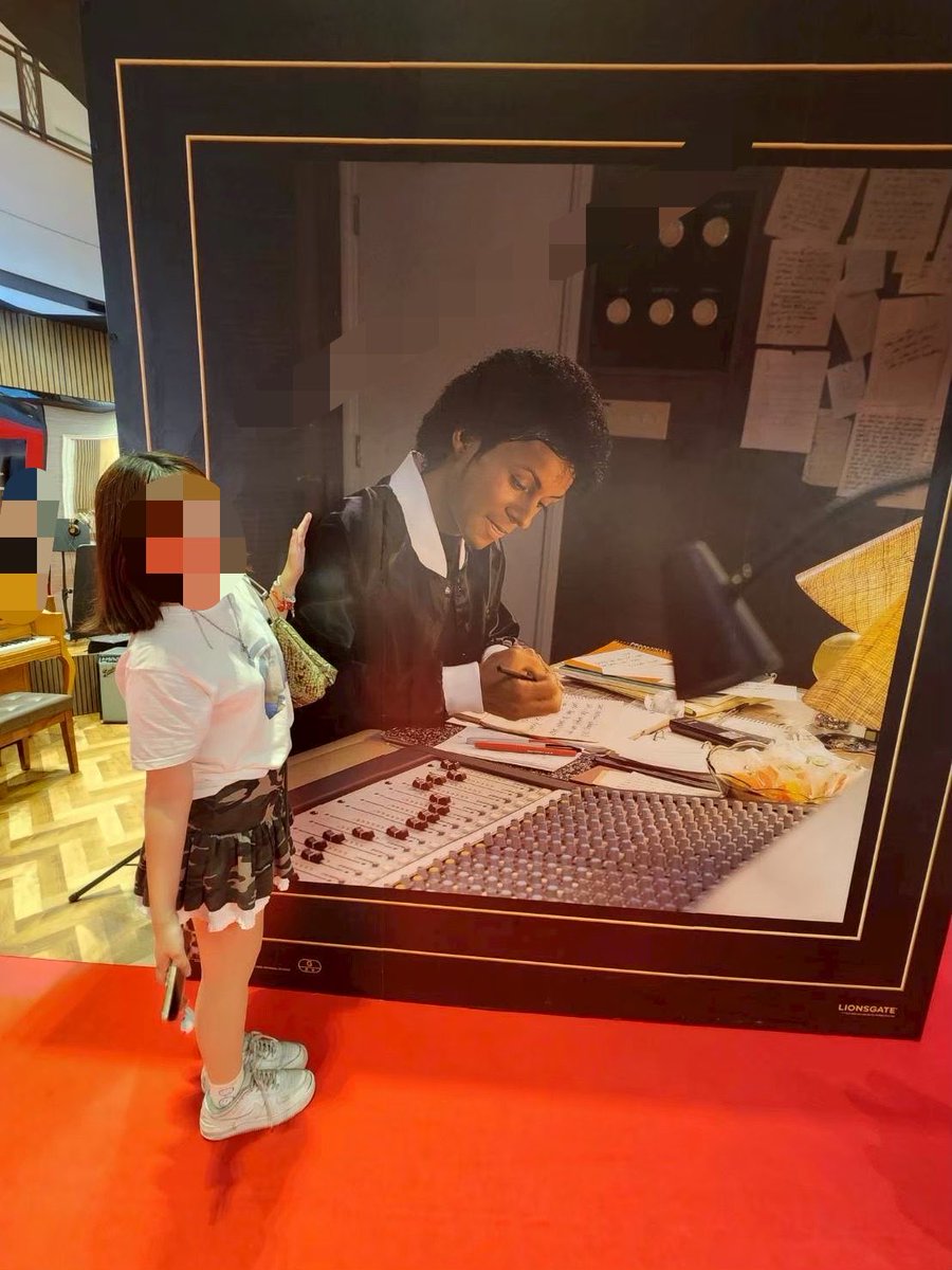 f6rdtw's tweet photo. ジャファーくん誕生日だったけど応援上映も映画も行けず無念…😭😭
ジャファーくん生まれてきてくれてありがとう❣私に幸せと感動をくれてありがとう😭
#JaafarJackson  #Michaelmovie https://t.co/FSQYxesfNS