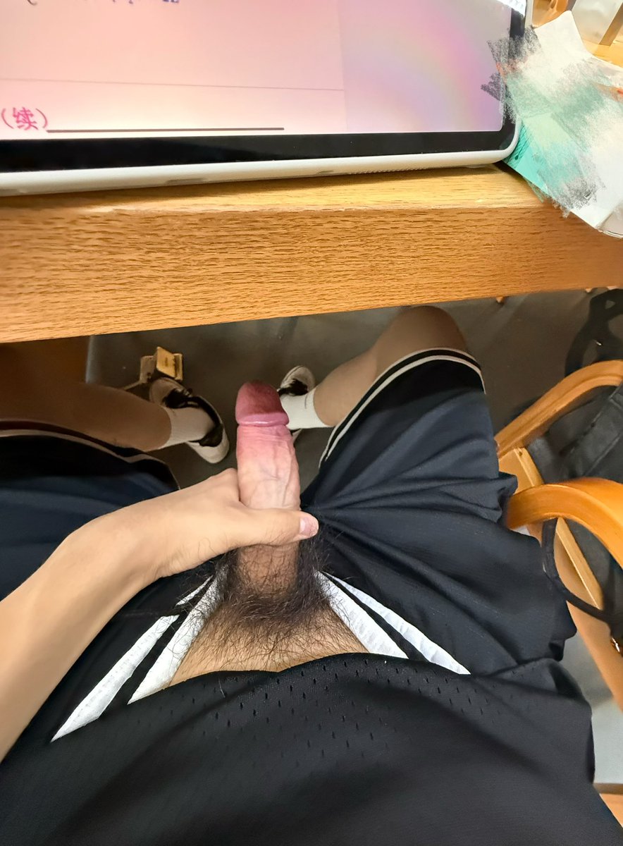 Coisini0220's tweet photo. 牛牛忍了好久没有释放
直接在图书馆暴露满足爽感 https://t.co/3aydtzxtdo