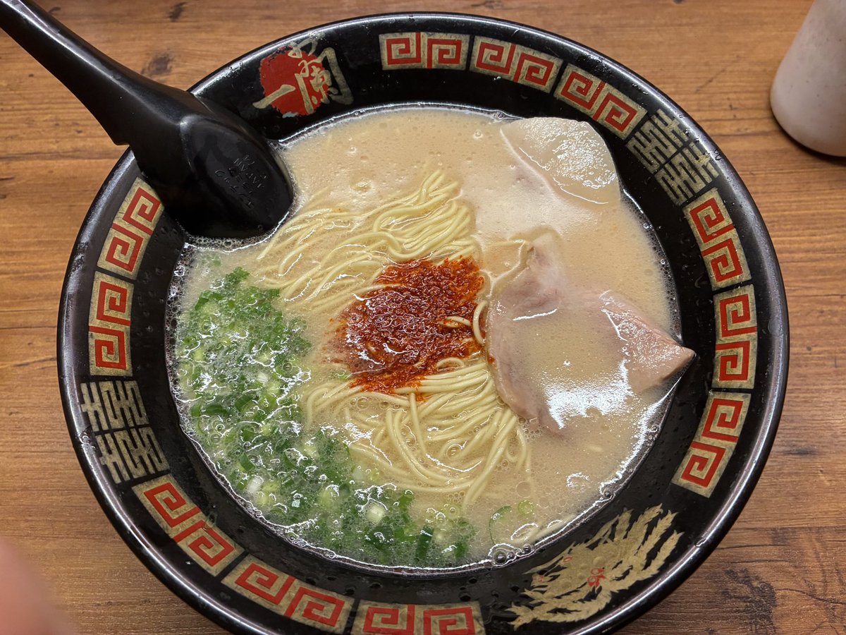 Sinon1562014's tweet photo. 深夜のラーメンほど美味いものはない https://t.co/S74AyBICYz