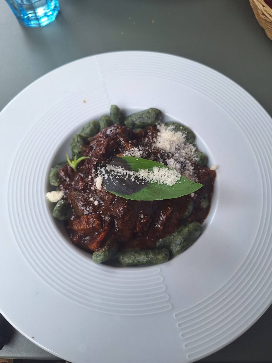 MurielVitetti's tweet photo. Viva la couhina nissarda au restaurant Lou Balico, embé la miéu amiga ajounta à la bouon'umour Muriel Vitetti 😊🥰🤩!! 
Que de plesì! https://t.co/cQAVspluRv