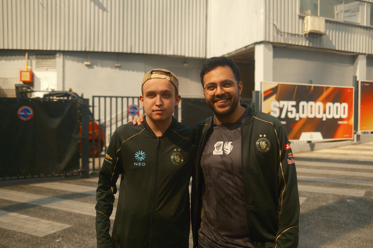 FalconsEsport's tweet photo. Just 2 EA FC GOATs in 1 frame 🐐📸

#EWC26 - #FalconsAreHere https://t.co/Jcq4NCyOon