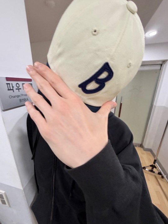 wooseokfiles's tweet photo. byeon wooseok via weverse! https://t.co/oUTlT1l8qk