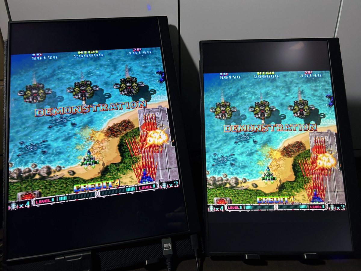 5115games's tweet photo. 画像内左3:2と右16:10のモニターで、サターンの縦画面比較をしてみたらイメージと違う結果に🤔
3:2の方が黒帯少なくて画面一杯に映ると思ってたのに…

1枚目：コンバーター/モニター：4:3
2枚目：コンバーター/モニター：16:9
3枚目：エミュの縦画面画像

16:9の方がエミュに近いから正解なのかな？ https://t.co/nsWpLBXymV