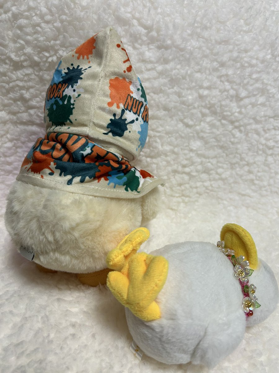 marumarunosekai's tweet photo. ぬい用フェスグッズのガチャで出た
フード付きタオルとサコッシュを着用したものの、首がパツパツなピーナッツちゃん🥜
#ぬい用フェスグッズ 
#ガチャ 
#もちっとダック 
#ブルーブルーエ 
#ぬい活 https://t.co/kmHfaKJOv5
