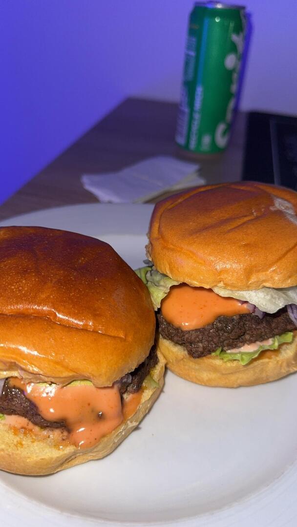 homevsfastfood's tweet photo. [homemade] hamburgers
#homemadeburger #hamburgerlove #grillmaster #homecooking #burgerart #homecooking #food #recipes #foodpic #foodie #foodlover #cooking #hungry #goodfood #homecookingvsfastfood https://t.co/iaZmwn5pMD