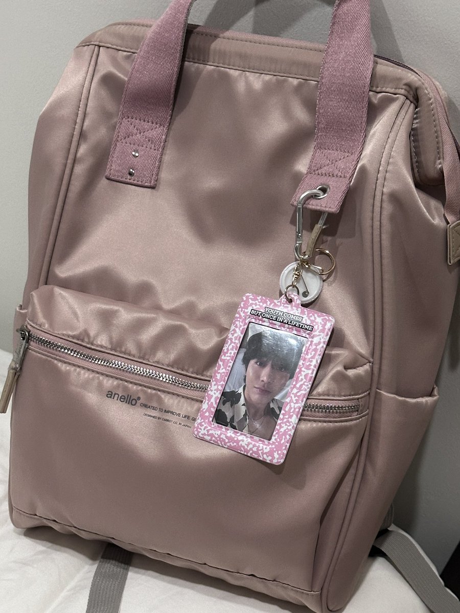 hyoseofine's tweet photo. going into med school with the same ahn hyo seop pc (my fave paul pc ever 😩) that i had with me all throughout my med tech journey 🩺🩷 https://t.co/wCH2XOf69M