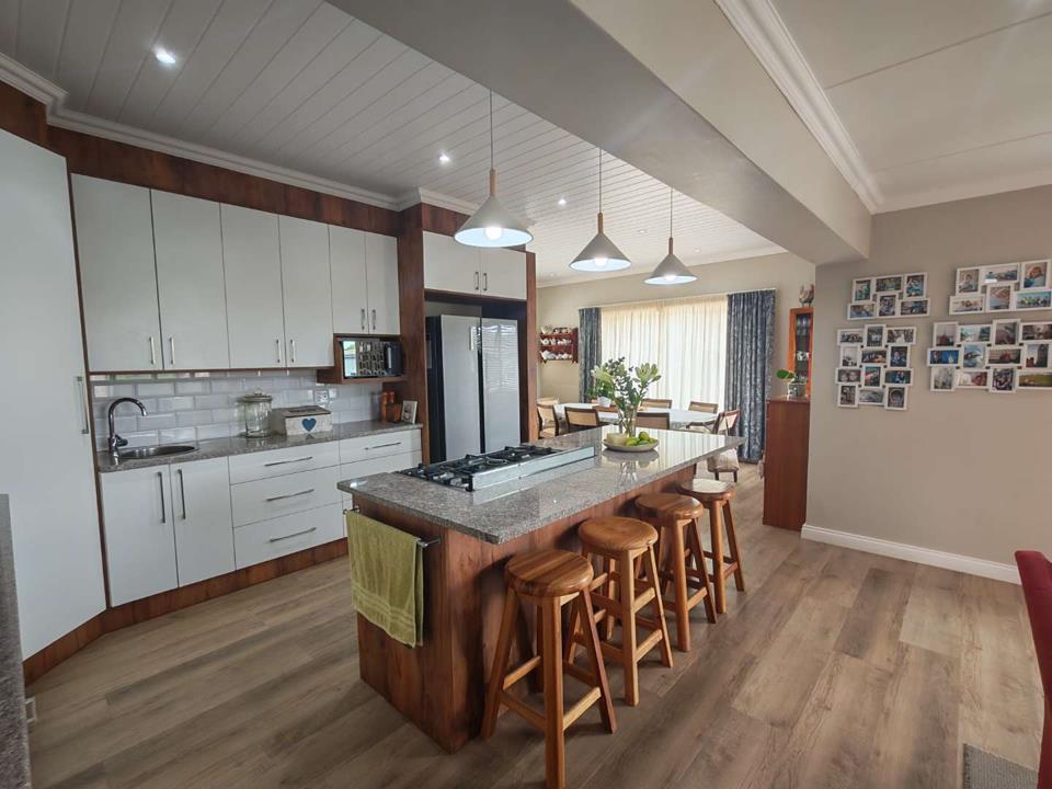 FGrasmuis's tweet photo. Elevated corner home in Monte Christo Eco Estate with ocean views, 5 beds, 5 baths, separate flatlet, braai room, and double garage. R6.4M. Secure estate, steps from Blue Flag beaches. Arrange your viewing today.

#1SecretaryBirdRd #MonteChristoProperty https://t.co/hwNbz97v49