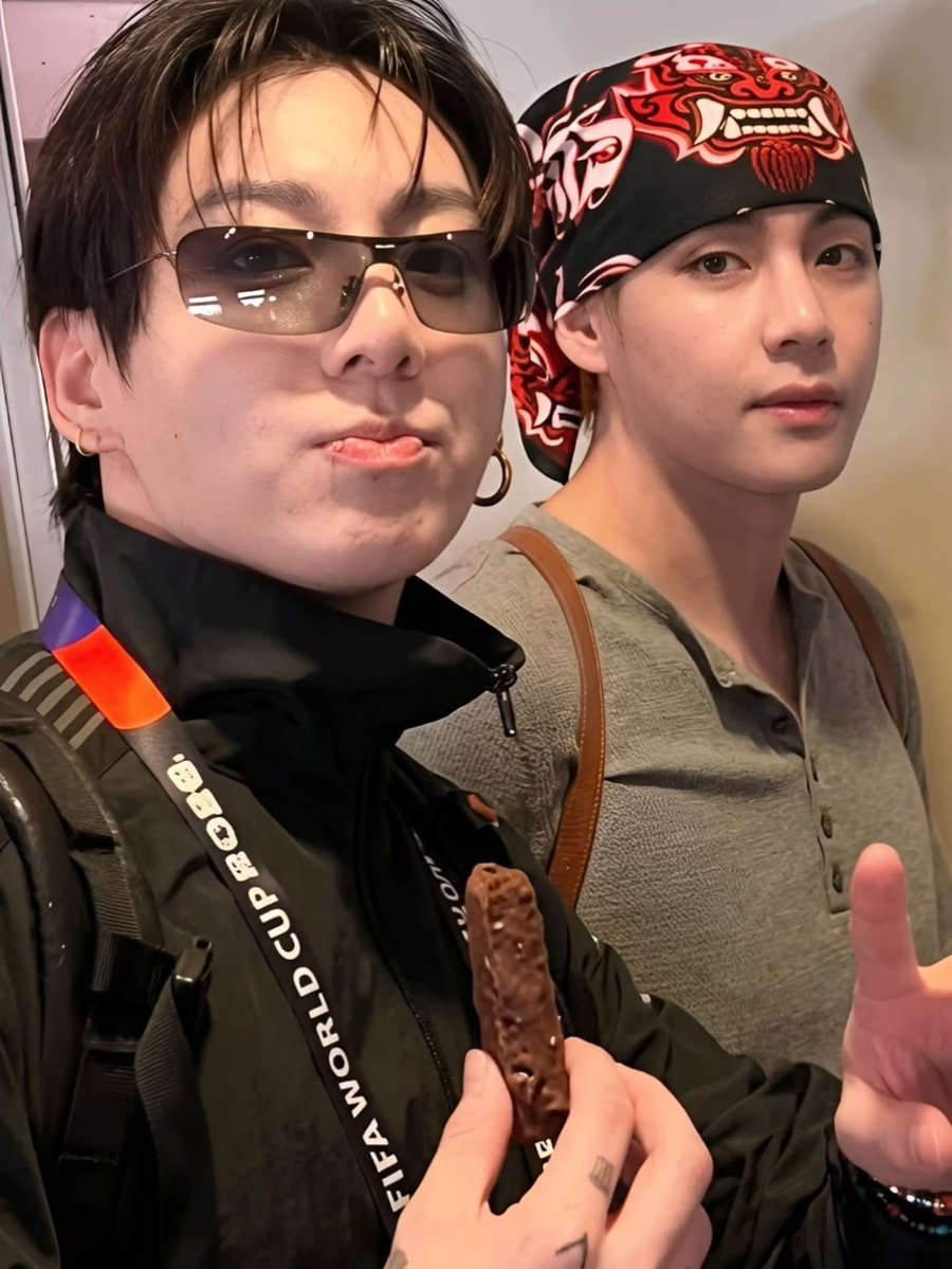 NatKor12's tweet photo. Taehyung Jungkook forever 💜💜💜 https://t.co/ANC3vyoTag