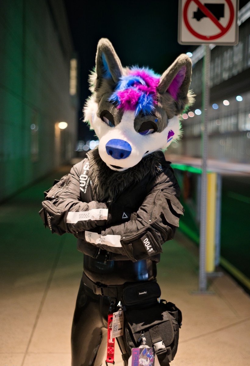 NabiWolfy's tweet photo. Show me your latex fit ~ ✨️🖤

📸 : @DFrankenstein90

#ShinySaturday
#SqueakySaturday https://t.co/q6XecI4jSk