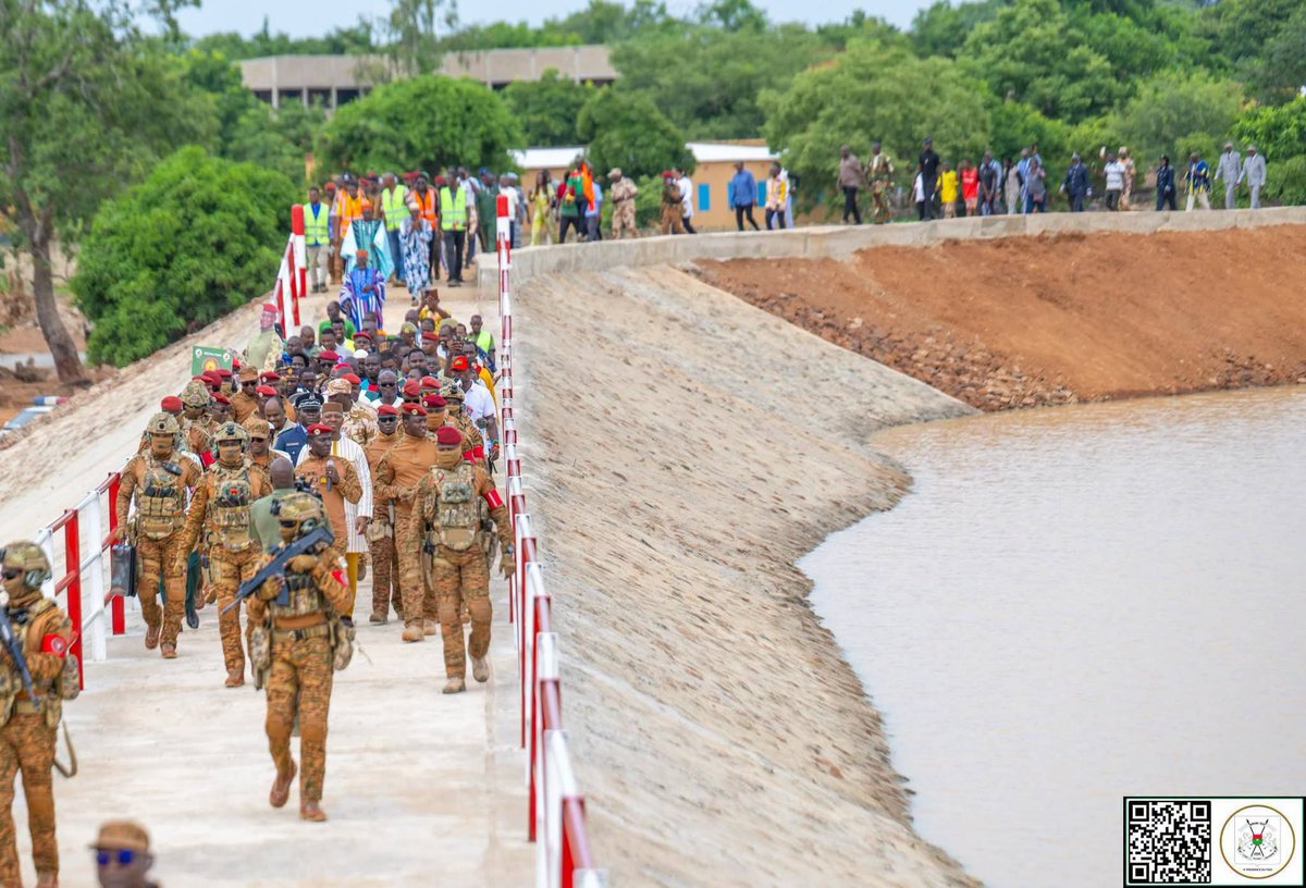 UBA39285039's tweet photo. Captain Ibrahim traore has inaugurates another DAM in Burkina Faso🇧🇫 
After decades of fake promises and waiting. The project has finally been completed in just 8 months. This DAM will contribute to access to water,  agriculture and fish farming....
Thank you captain Ibrahim traore