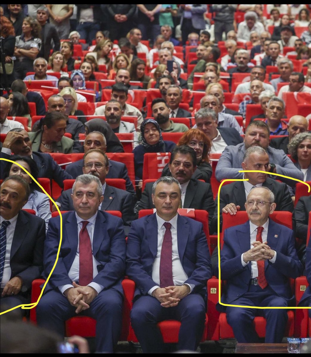 EdemirHuseyin's tweet photo. Seçim sürecinde kanal kanal gezip Kemal Kılıçdaroğlu’nun terör örgütleri ile iş tuttuğunu, FETÖcü olduğunu iddia eden Mehmet Sevigen ile Kılıçdaroğlu aniden dost olu verdi. Bugünkü yapılan toplantıda da yine protokoldeki yerini almış. https://t.co/fP4L18HeDV