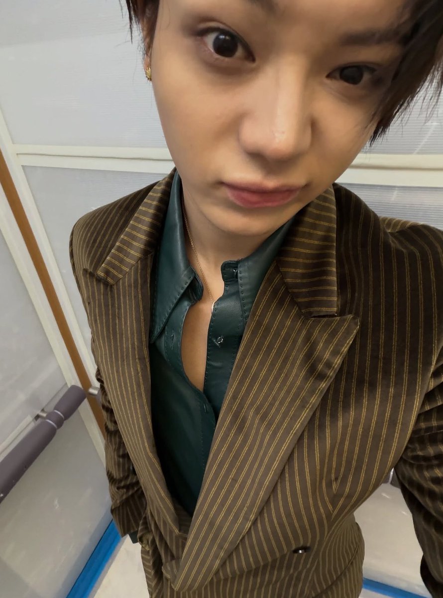 rylouette's tweet photo. "Halo ini ohyul
Buat dpn, shotties, dan juga para staff more vision makasih banyak! Sampe ketemu lagi dengan penampilan yang lebih keren.
Ini pertama kalinya sejak debut kita dapat penghargaan new artist di korea, aku seneng dan bahagia banget. 
Makasih buat semua fans yang udah percaya sama kita yang masih banyak kurangnya ini, udah sabar nunggu, dan selalu dukung kita. Aku pengen bales semua dukungan itu dengan jadi lebih baik lagi, sekarang makin ga sabar buat promosi berikutnya.
Dan juga buat kakek yang lagi jagain aku dari
atas sana, aku berharap hari ini kakek bisa banyak tersenyum. Aku sayang kakek, dan aku bakal jadi cucu yang lebih membanggakan lagi. Jagain aku terus ya!"

🥹❤️