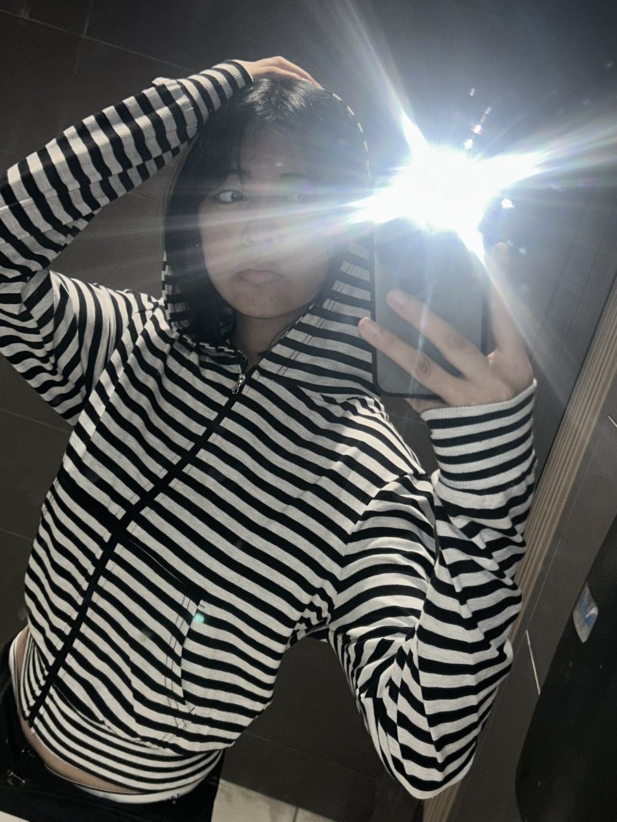 wenopiercing's tweet photo. “ ᶦ’ᵐ ⁿᵒᵗ ᵖᵉʳᶠᵉᶜᵗ, ᵇᵘᵗ ᶦ’ᵐ ᵃˡʷᵃʸˢ ᵐʸˢᵉˡᶠ “ ⊹
#LUNÉSelcaDay #LUNÉJidoriDay
#andTEAM_nicholas #WENO https://t.co/olRM2dcFTs