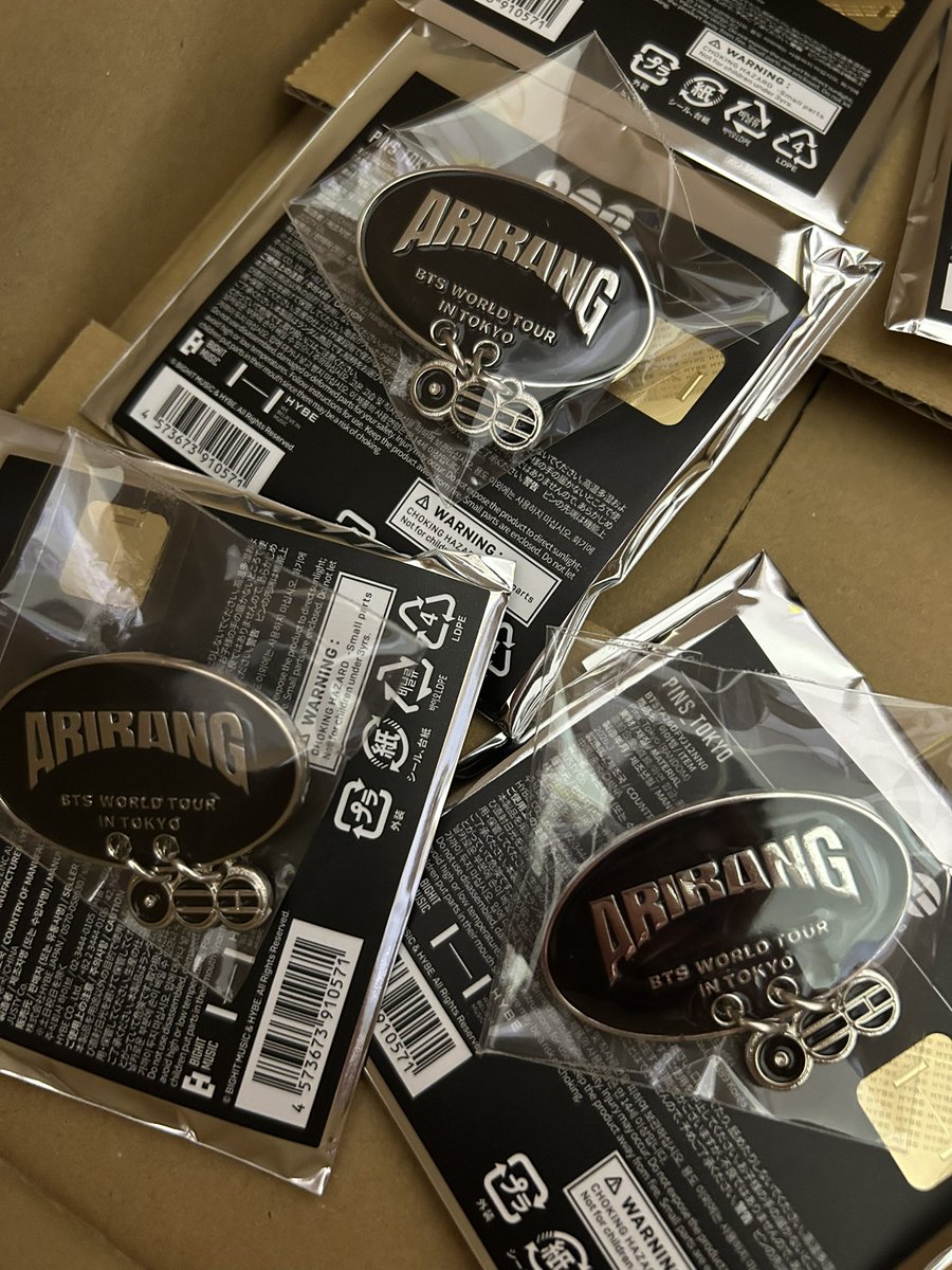 chi__0127's tweet photo. ARIRANG Pins_Tokyo BTS ピンバッジ 交換

【譲】1枚目

【求】2枚目のいずれか

条件の合う方はお手数ですがDMまでお願い致します🙇‍♀️ https://t.co/XzOsIsJ6dZ