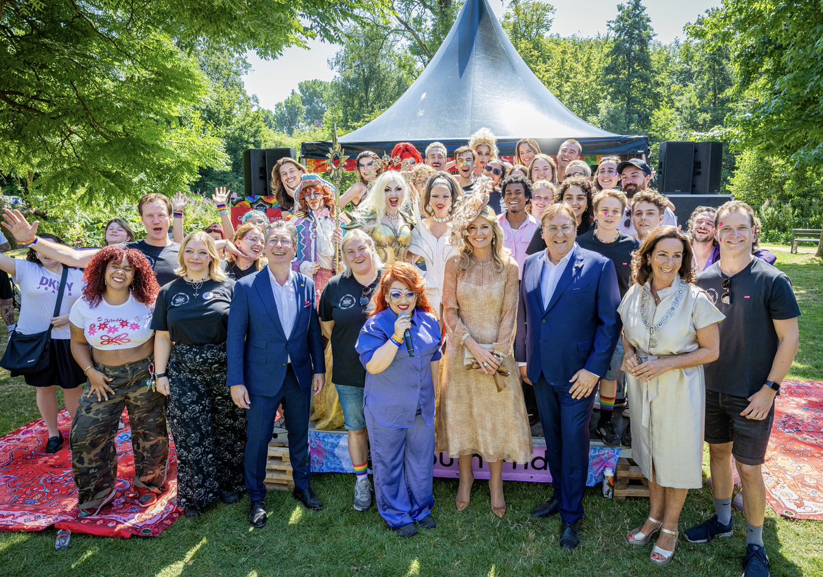 koninklijkhuis's tweet photo. 🌈 Koningin Máxima opent WoldPride 2026 in het Vondelpark in Amsterdam. Het evenement vraagt wereldwijdaandacht voor de zichtbaarheid, emancipatie en mensenrechten van de LGBTQIA+-gemeenschap. Koningin Máxima bezoekt de Sport Pride en de Youth Pride. https://t.co/eXdHJYQX2R https://t.co/wNkjvaTkHY
