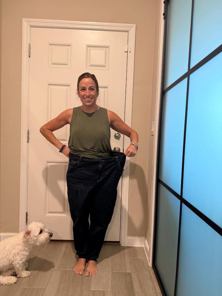 Sara_25e's tweet photo. Guys. I cried. I met my goal weight. After 2.5 yrs, I did it! I lost 135 lbs. https://t.co/yI7Z5ktR4e