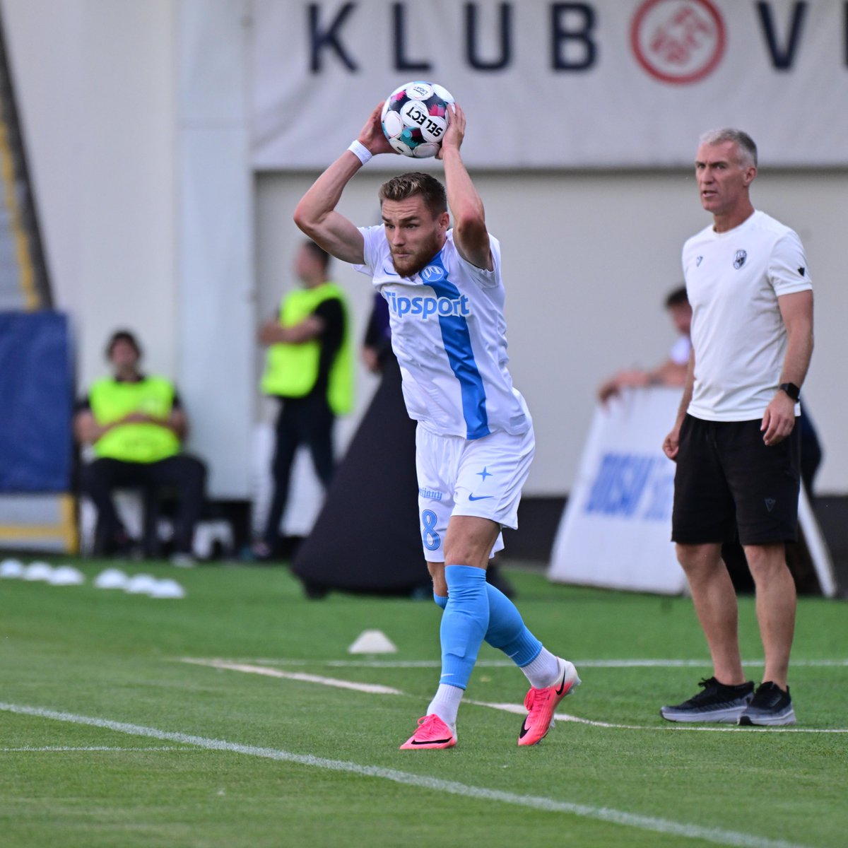 FCSlovanLiberec's tweet photo. ⏱️25' | #PLZLIB | 0:0
Josef Koželuh to v Plzni dobře zná. https://t.co/0Es4aszAuh