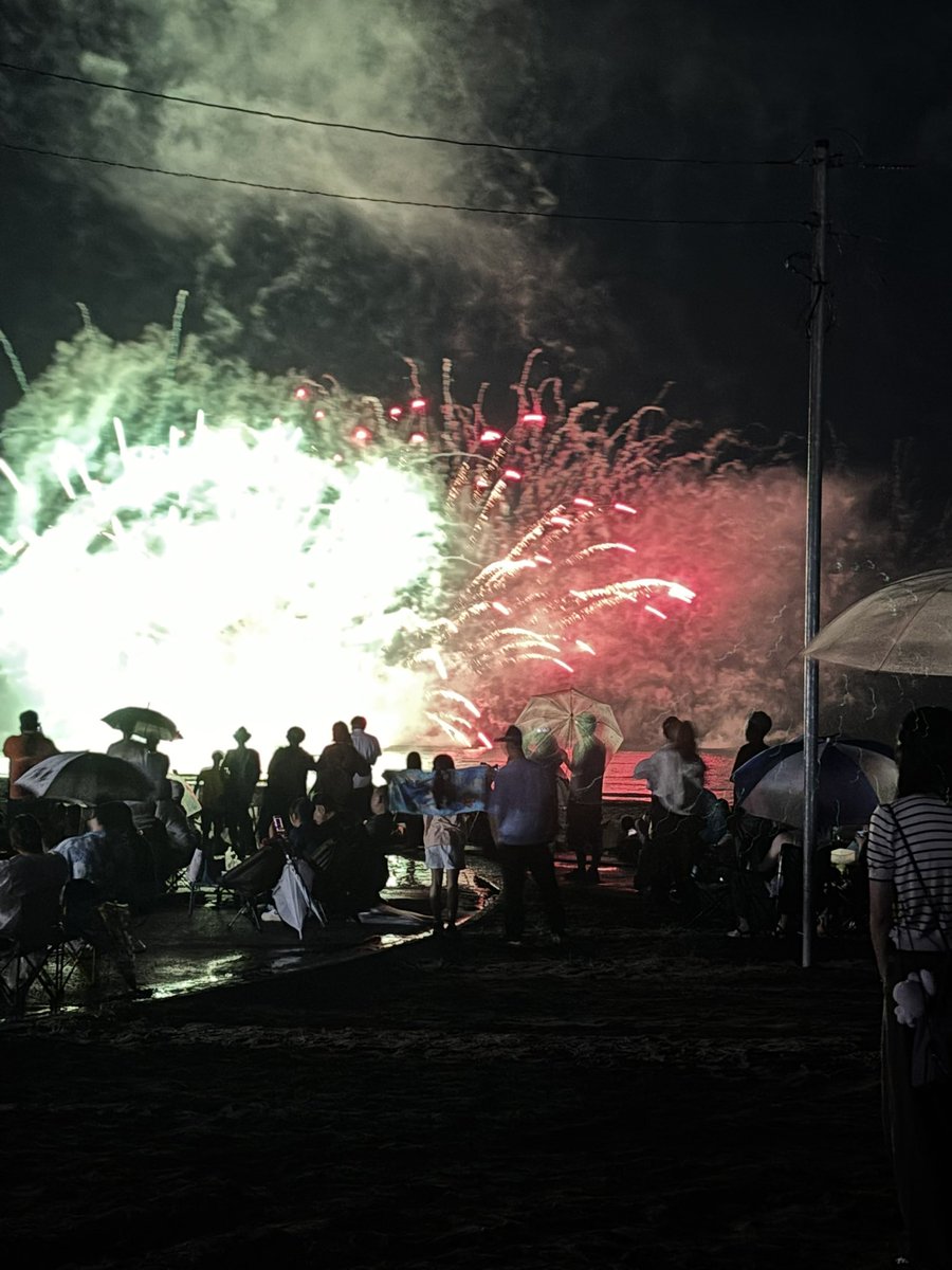 66natum's tweet photo. 海上打ち上げ花火🎆🌊 https://t.co/UnpLovhozI