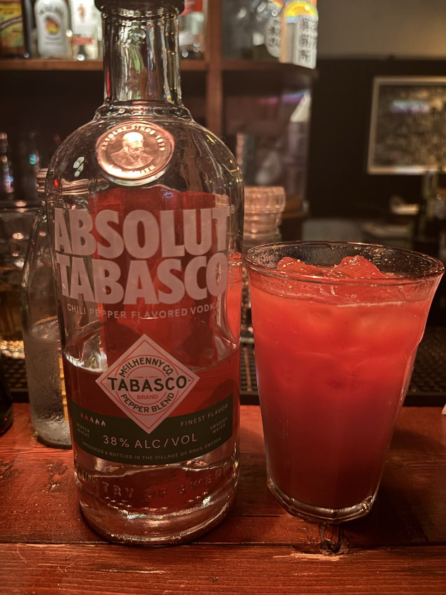 piu_co's tweet photo. 本日のboson
ナイスパーティーすぎました✨
absolute×Tabascoをアホほど飲んでハブ酒を頂きペロッペロ💭 https://t.co/mXMsuGcJXA