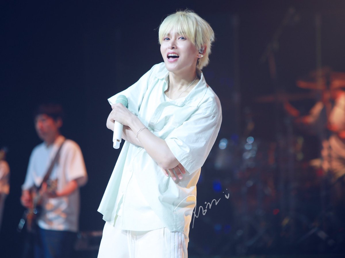dwdjw1515's tweet photo. 20260725 2026 RYEOWOOK'S AGIT CONCERT : DIVE TO BLUE in Macao Day 1💙

@9ryeong9 

#려욱 #Ryeowook #厉旭 https://t.co/4DzfI3NGSU