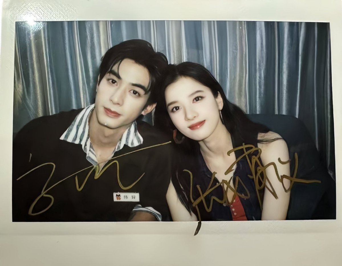 haintuu's tweet photo. one of the sweetest things to come out of this drama is the beautiful friendship they found. I hope it continues to grow 🥹 and hopefully, this won't be the last time we see them work together 🥲💔😭

#ZhangJingyi #SongWeilong https://t.co/foGFLJ4xXp