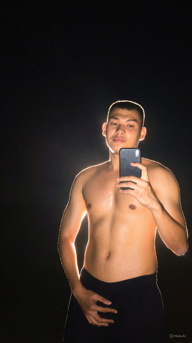 JamesKrisada's tweet photo. อยากหุ่นดีๆจัง ดูสภาพตอนนี้สิ55 #หัวเกรียน https://t.co/LZAL73RQOv
