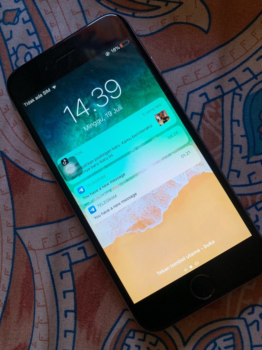 yourthingshere's tweet photo. wts iphone 6 yang dom malang please biar bs cod/gosend 450k aja🥹🥹 https://t.co/OEGduk9lcB