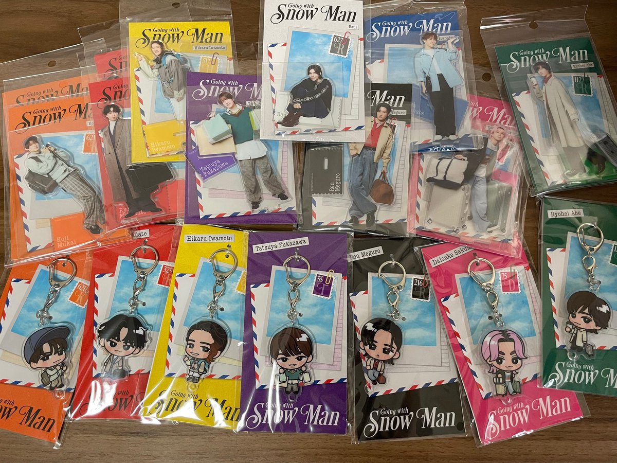 datekoji325_621's tweet photo. 昨日届いて今日開封しました~🙌🏻💕💕
宝物🥹✨️✨️✨️
アクキーはファミクラで追加出来なかったラウちゃんとまさかの注文漏れのしょっぴーが不在😭
後でお迎えするよ🥲💙🤍
メンカラお衣装カッコいいな~😍❤️🧡
#GoingwithSnowMan
#SnowMan https://t.co/k6YrwtzlFc