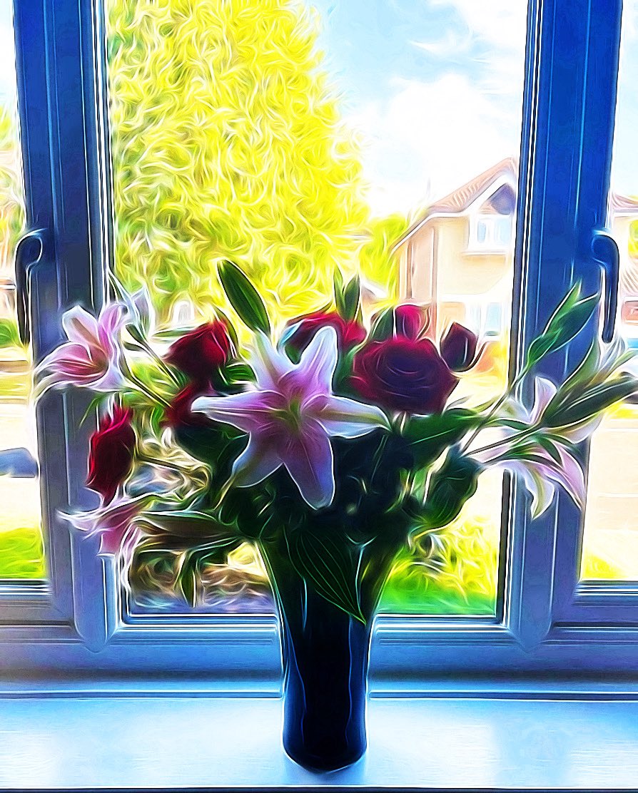 Alex67536446's tweet photo. @emmakennytv @efloristflowers 🙂👍💐 https://t.co/EIzTVWO92L